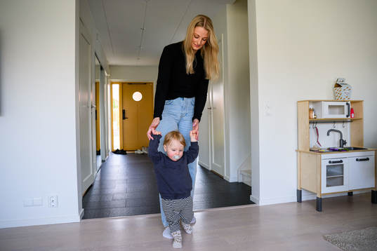 Matilda Schultz med sonen Noel när hon