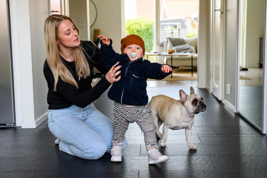 Matilda Schultz, sonen Noel och franska bulldoggen Ester