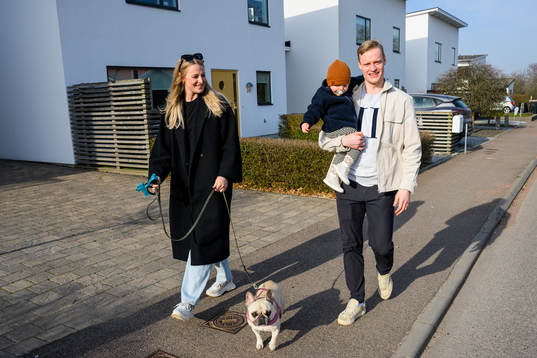 Anton Bengtsson med sonen Noel, Matilda Schultz och franska