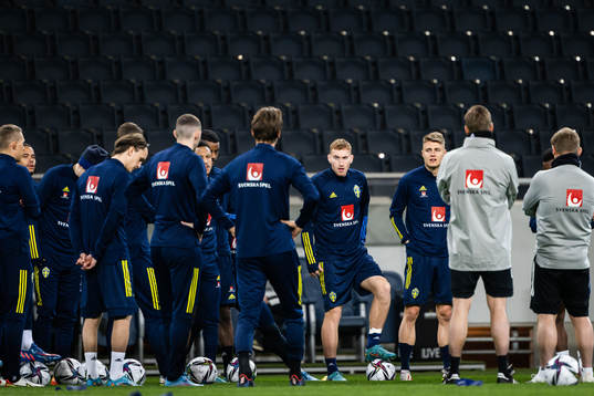 Dejan Kulusevski and Mattias Svanberg of the Swedish