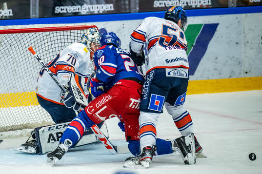 Växjös målvakt Adam Åhman och Arvid Lundberg samt