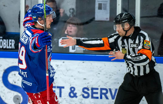 Oskarshamns Patrik Karlqvist jublar