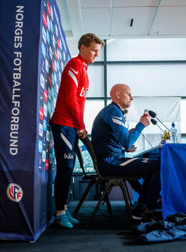 Martin Ødegaard and Ståle Solbakken, head coach of the