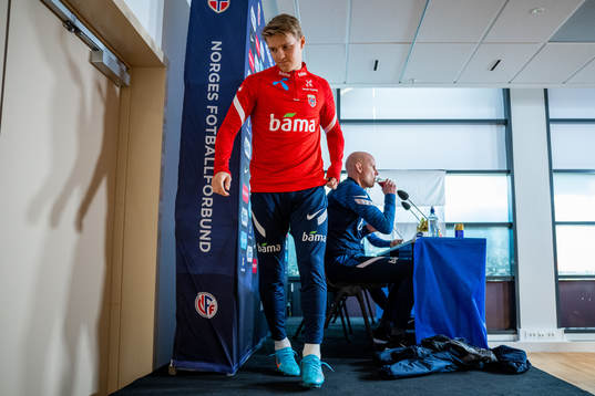 Martin Ødegaard and Ståle Solbakken, head coach of the