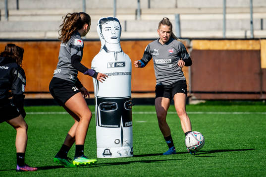 Athinna Persson Lundgren och Charlotte Grant