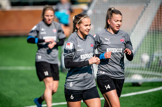 Ria Noora Minerva Öling och Charlotte Grant