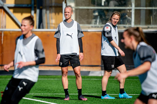 Caroline Seger och Mimmi Larsson