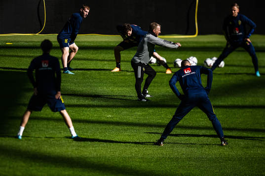 Dejan Kulusevski and Victor Nilsson Lindelöf of the