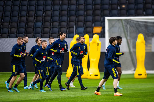 Zlatan Ibrahimovic and Robin Quaison of the Swedish