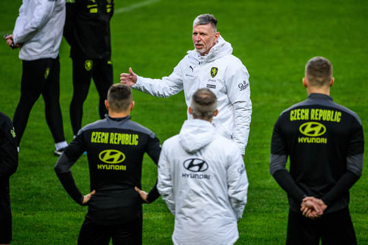 head coach Jaroslav Šilhavý of Czech Republic