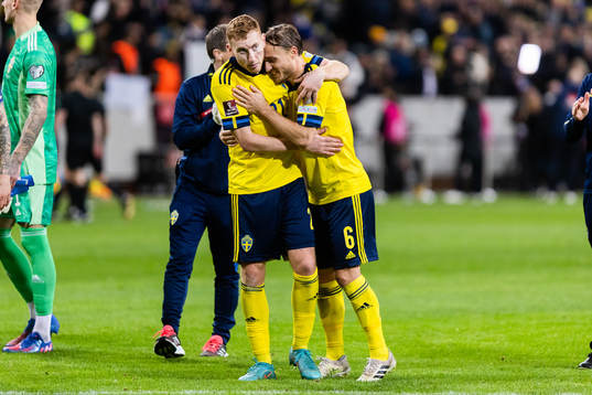 Dejan Kulusevski and Pierre Bengtsson of Sweden celebrate
