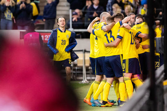 Jesper Karlström celebrates with teammates