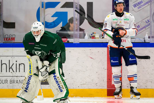 Färjestads målvakt Dennis Hildeby och Växjös Richard