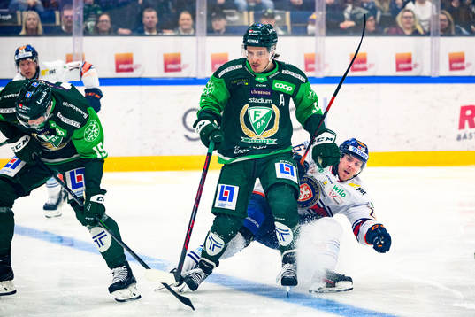 Färjestads Joakim Nygård och Växjös Joel Kellman