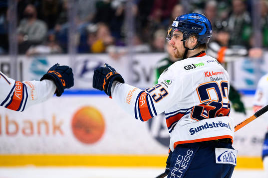 Växjös Julius Nättinen jublar