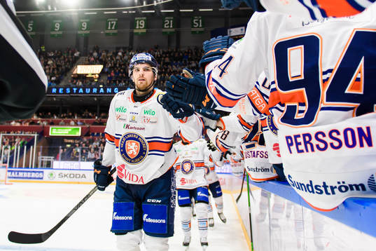 Växjös Julius Nättinen jublar med lagkamrater