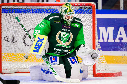 Färjestads målvakt Dominik Furch och Växjös Julius