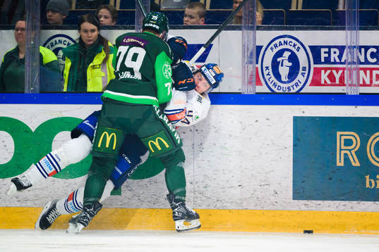 Färjestads Patrik Lundh och Växjös Joel Persson