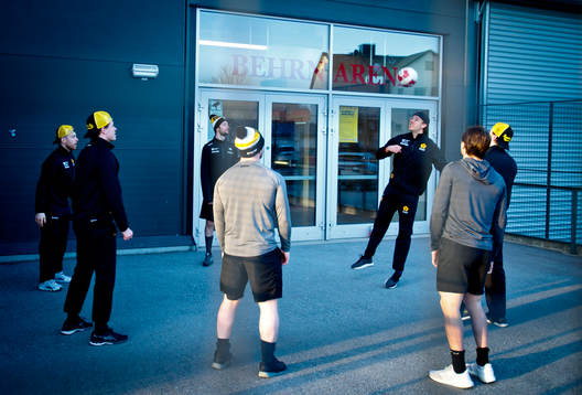 Skellefteåspelarna värmer upp