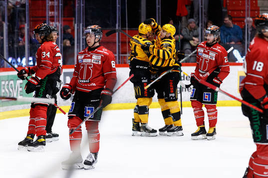 Örebros Robert Leino och Petr Zámorský deppar vid