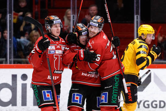 Örebros Elias Ekström jublar