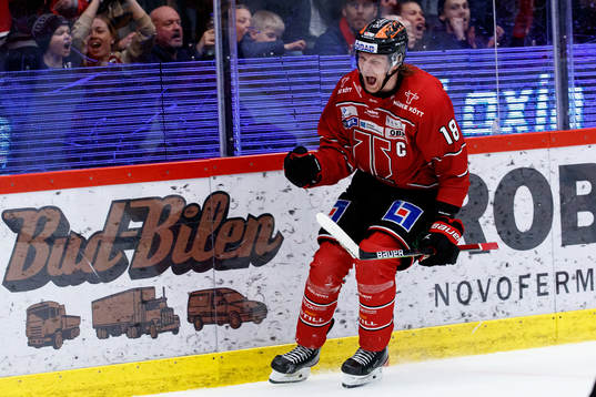 Örebros Rodrigo Abols jublar