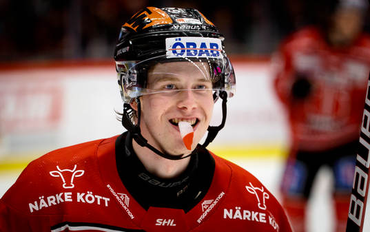 Örebros Elias Ekström jublar