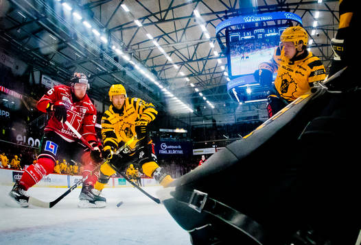Örebros Robin Kovacs och Skellefteås Oscar Möller