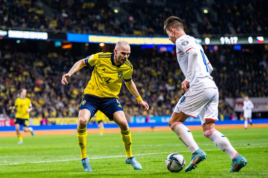 ≤s4<of Sweden and Adam Hlozek of Czech Republic