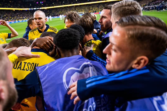 Robin Quaison of Sweden celebrates with team mates