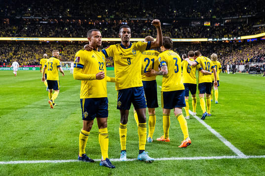 Robin Quaison of Sweden celebrates with Alexander Isak