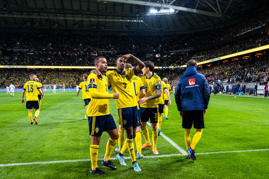 Robin Quaison of Sweden celebrates with Alexander Isak