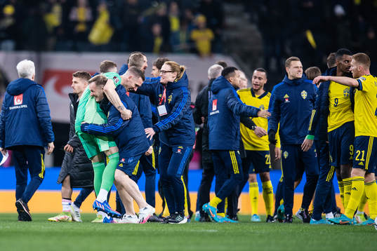 goalkeeper Robin Olsen of Sweden celebrates