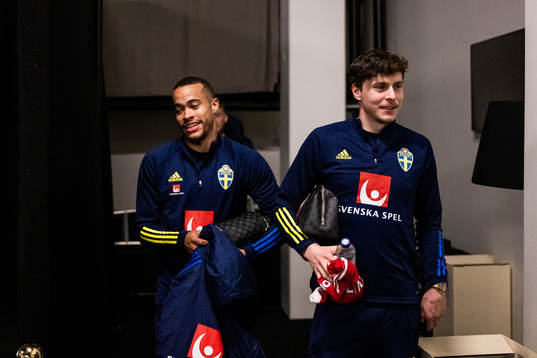 Robin Quaison and Victor Lindelöf of Sweden at the press