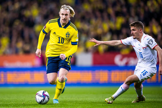 Emil Forsberg of Sweden and Michal Sadilek of Czech Republic