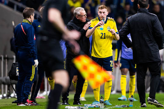 head coach Janne Andersson talks to Dejan Kulusevski who