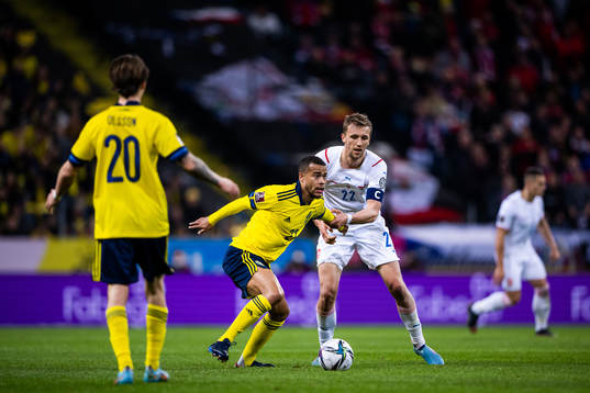 Robin Quaison of Sweden and Tomas Soucek of Czech Republic