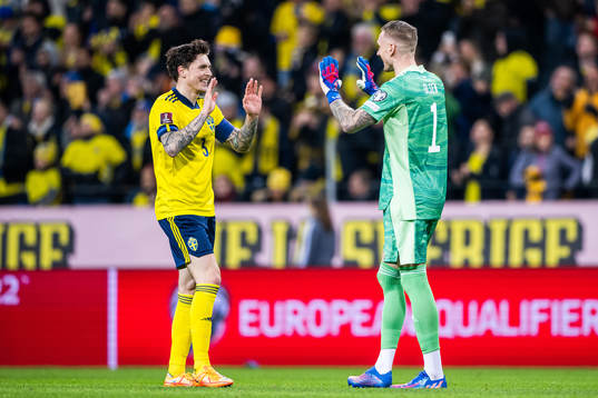 Victor Lindelöf and goalkeeper Robin Olsen celebrate