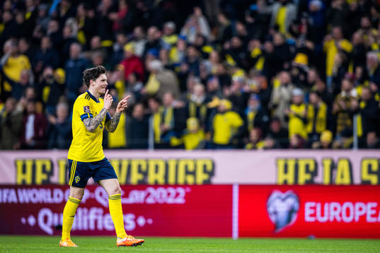 Victor Lindelöf of Sweden celebrates
