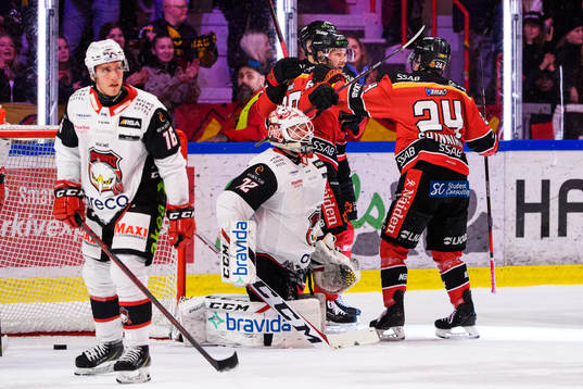 Luleås Linus Omark jublar medan Malmö Redhawks Matias