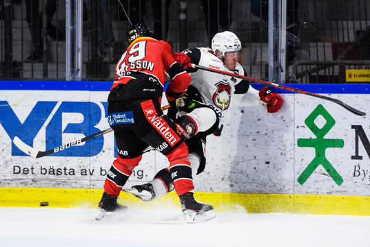 Luleås Erik Gustafsson och Malmö Redhawks Lance Bouma