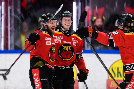 Luleås Linus Omark och Pontus Andreasson jublar
