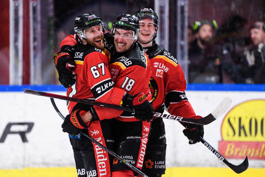 Luleås Linus Omark och Sami Lepistö jublar