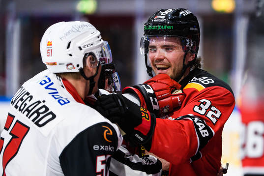 Malmö Redhawks Emil Sylvegård och Luleås Oscar Engsund