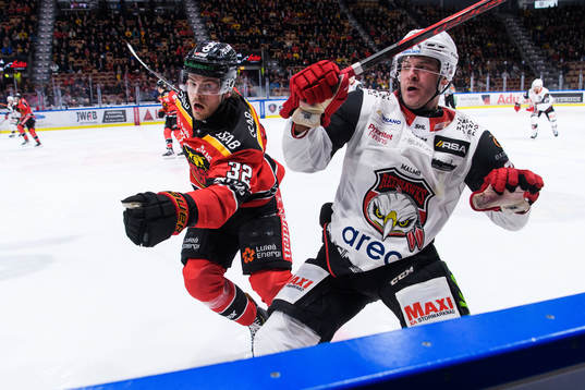 Luleås Oscar Engsund och Malmö Redhawks Lance Bouma