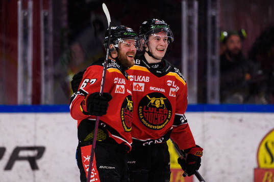 Luleås Linus Omark och Pontus Andreasson jublar