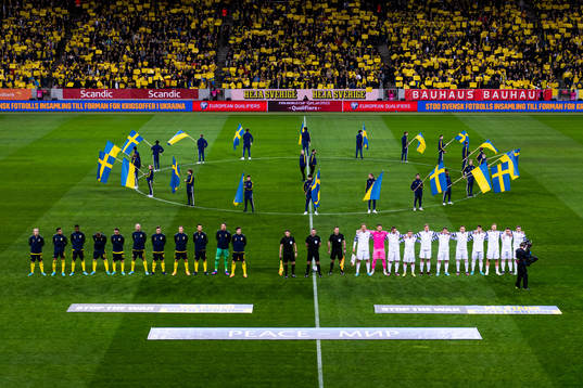 Players of Sweden and Czech Republic participate in a