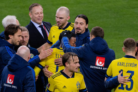 Anthony Elanga and Zlatan Ibrahimovic of Sweden celebrate