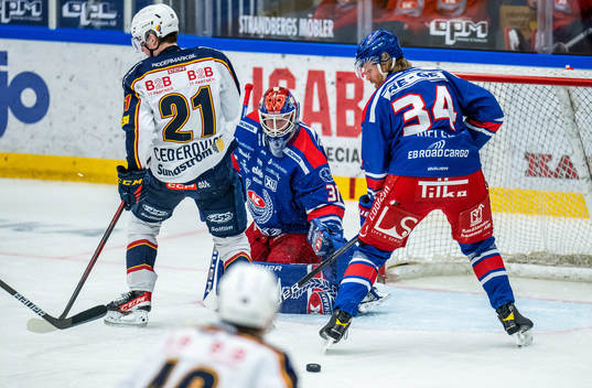 Djurgårdens Filip Cederqvist, Oskarshamns målvakt Tim