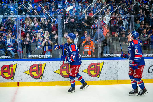 Oskarshamns Philip Samuelsson och Fredrik Olofsson jublar